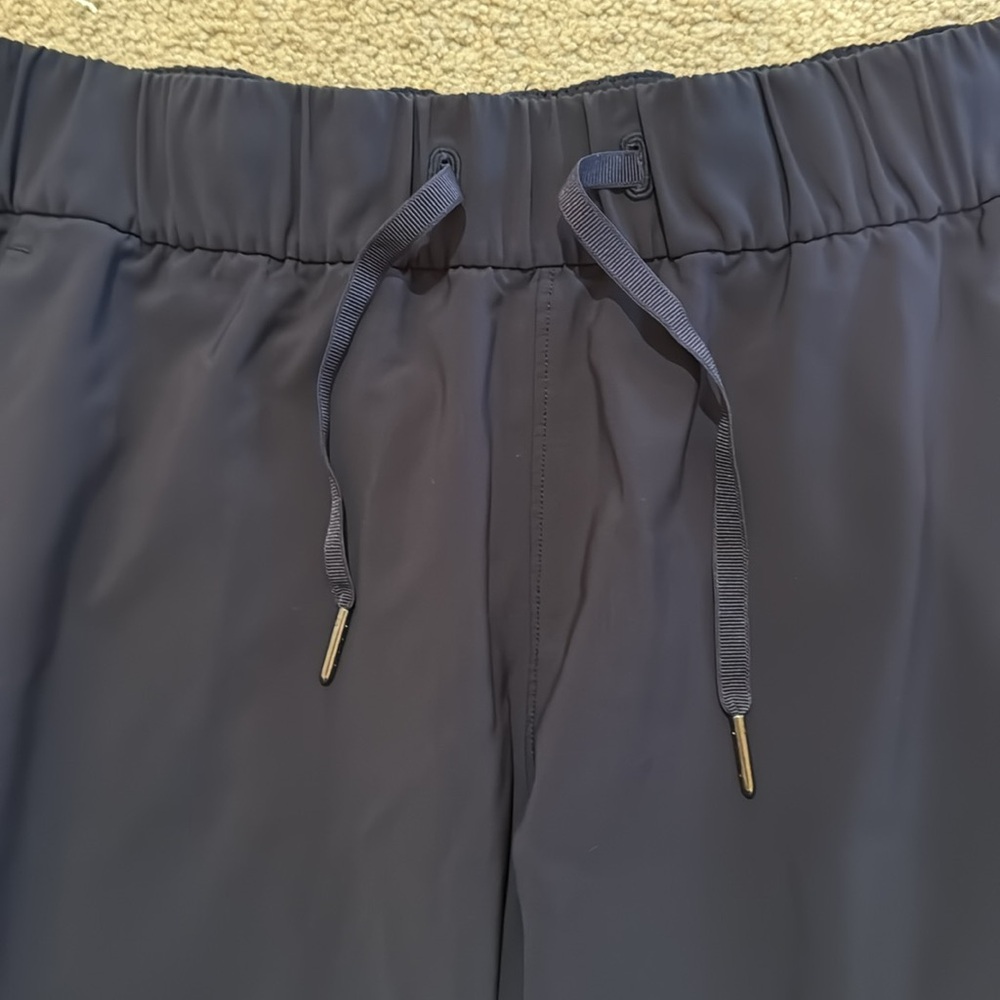 Lululemon navy blue athletic pants size 8 - Picture 2 of 3